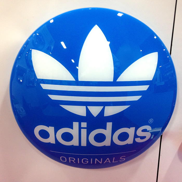 阿迪達斯亞克力絲印燈箱